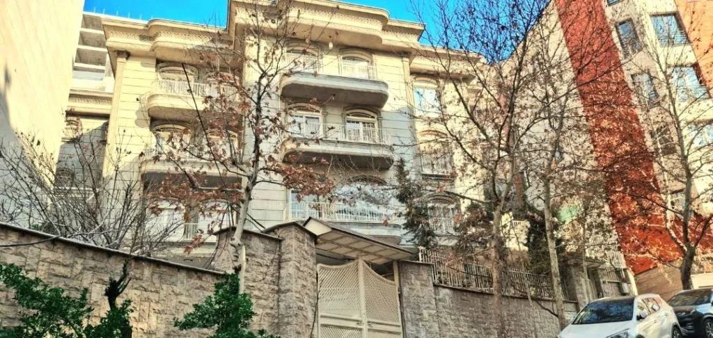 فروش آپارتمان بازسازی شده 190 متری در فرشته با ویوی مشجر